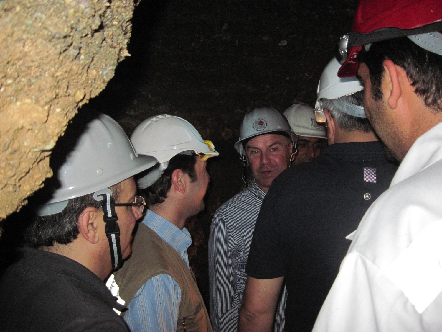 Dr. Rehm – Tunnelbau-Service – Arbeiter auf einer Tunnelbaustelle.