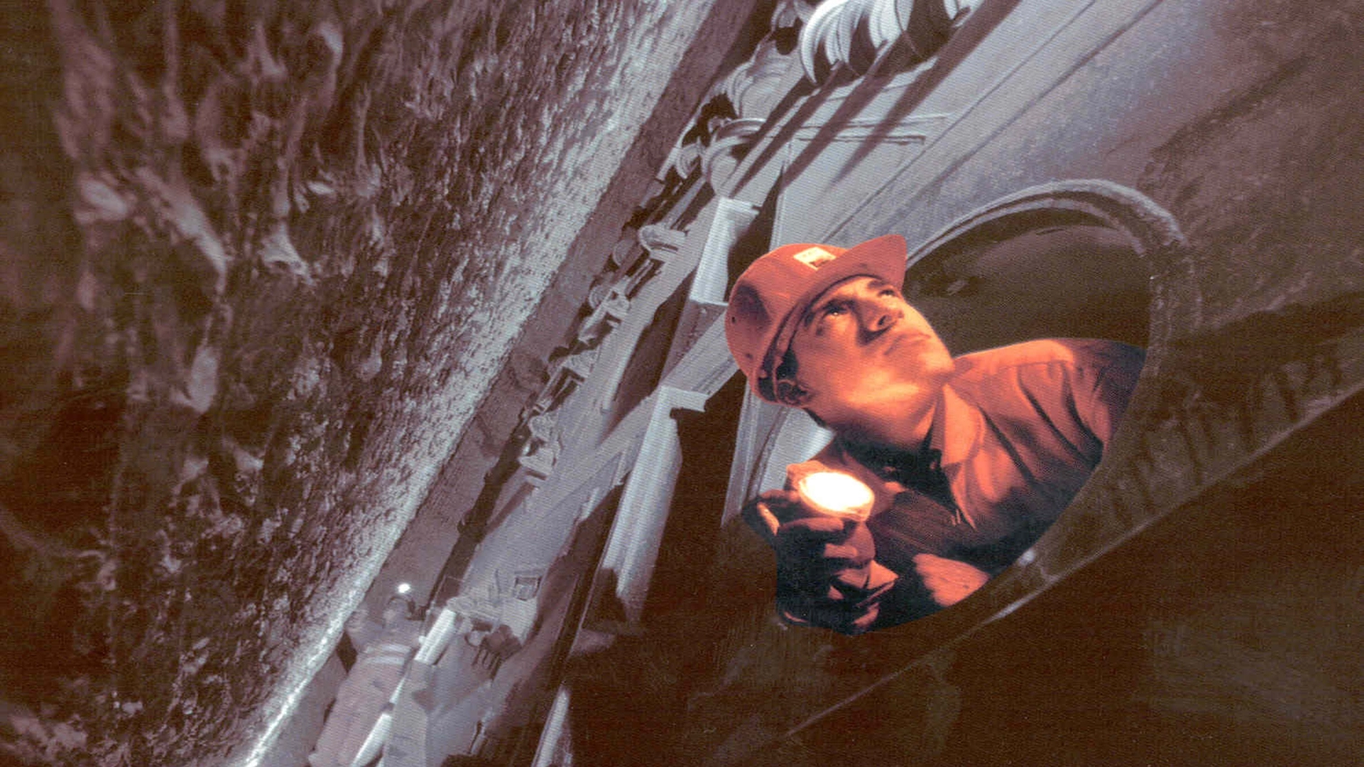 Dr. Rehm – Tunnelbau-Service – Tunnelbaustelle mit Arbeiter.
